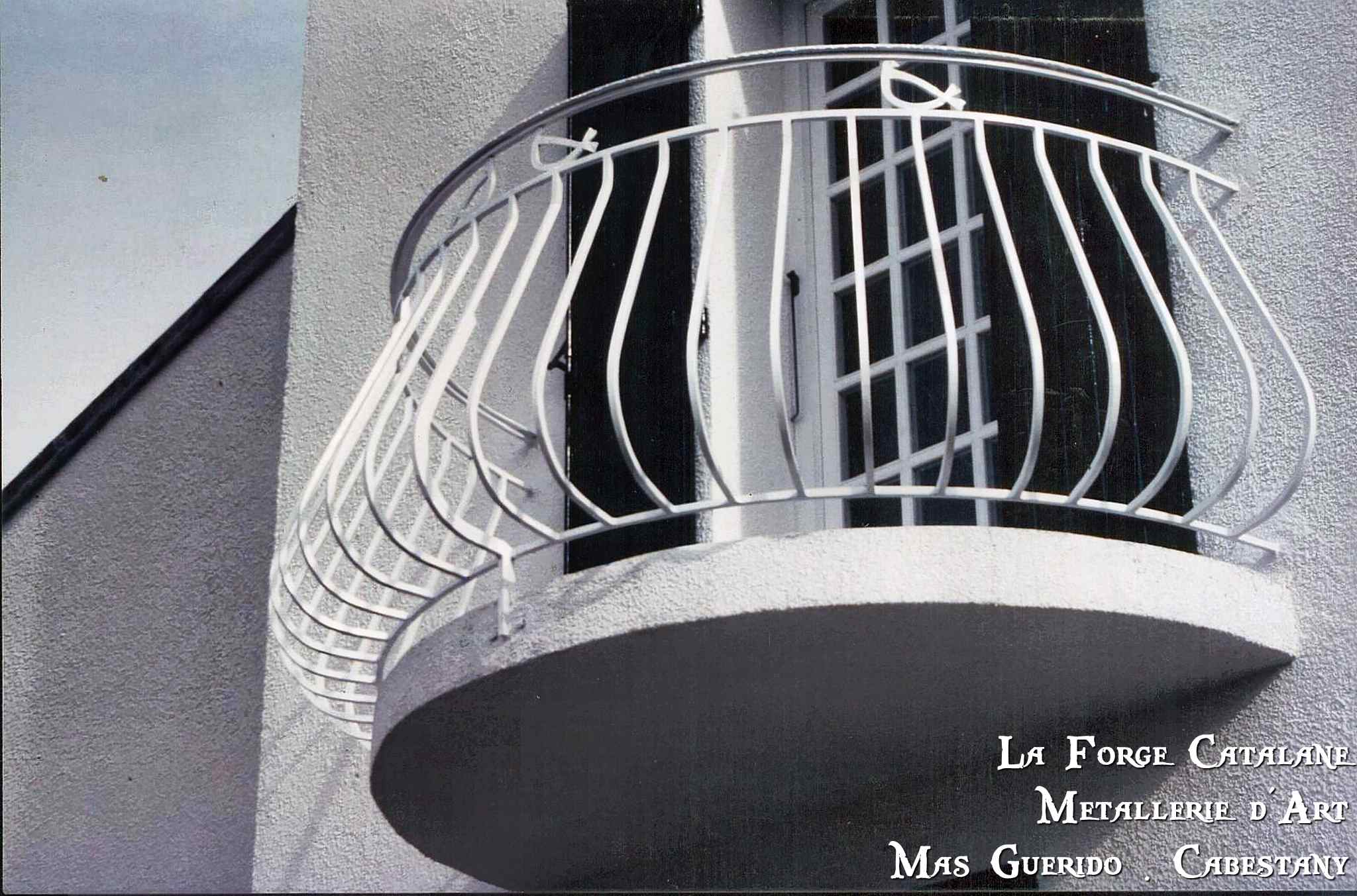 balcon barreaux galbes main courante cintre  forge catalane.jpg